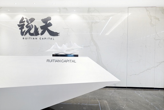 高端轻奢的上海金融投资公司总部办公室设计